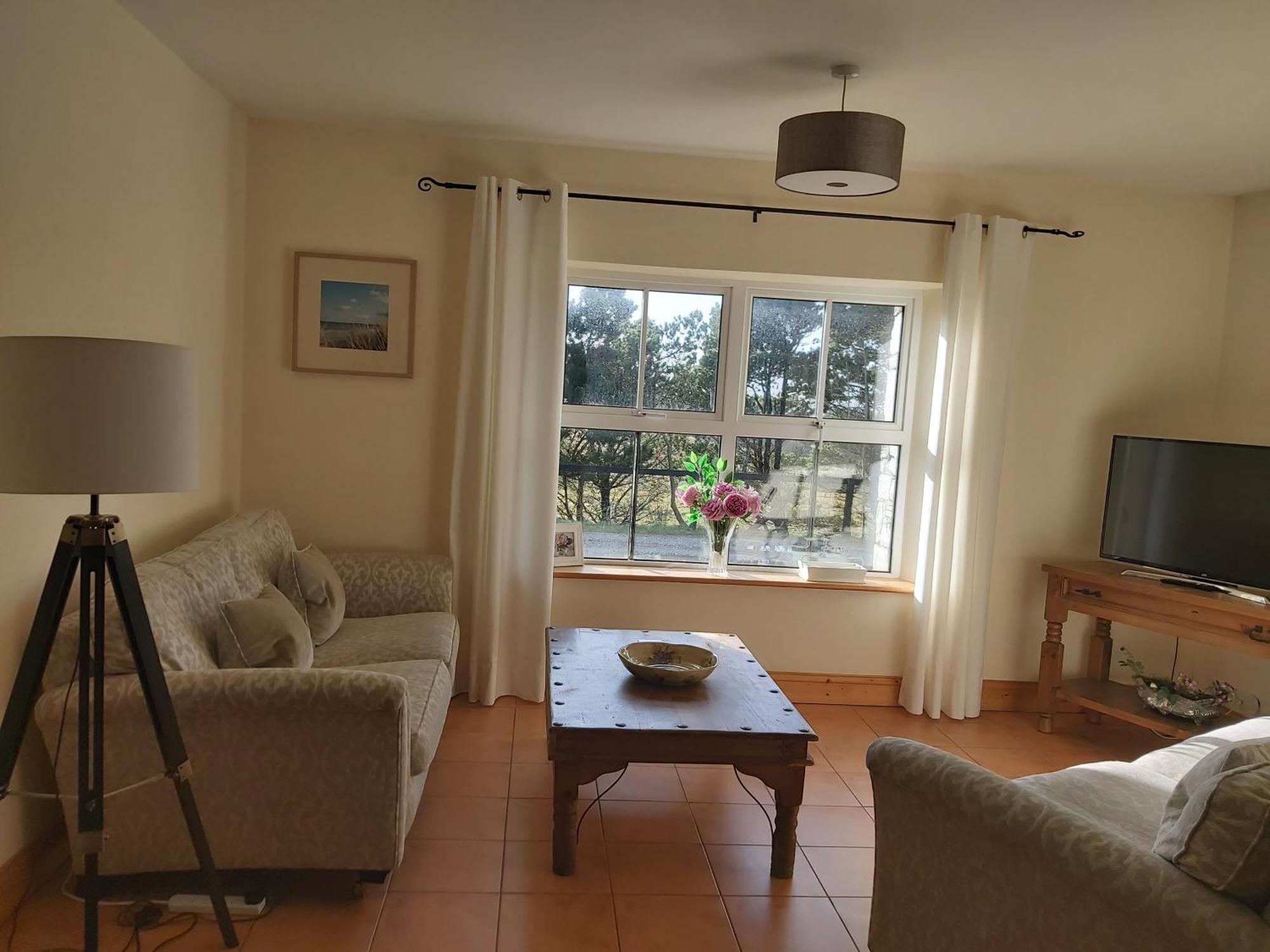 Shanakeever Farm - 2 Bedroom Apartment Clifden Room photo